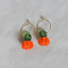 Load image into Gallery viewer, Lampwork Pumpkin Hoops
